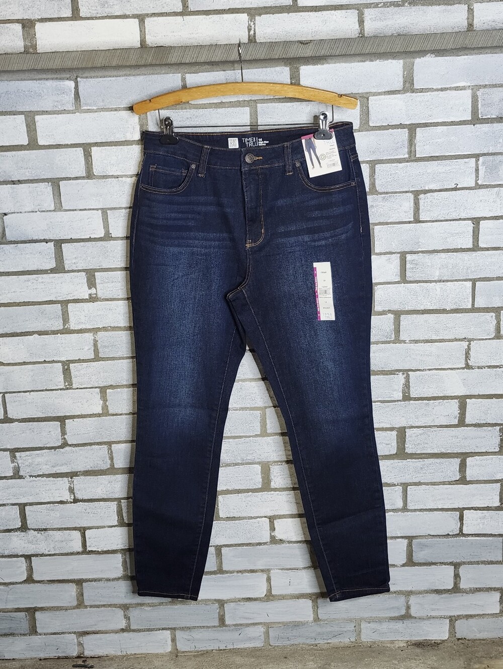 • NWT Time and Tru Women's Size 14 High Rise Skinny Fitted Jeans Dark Wash Blue